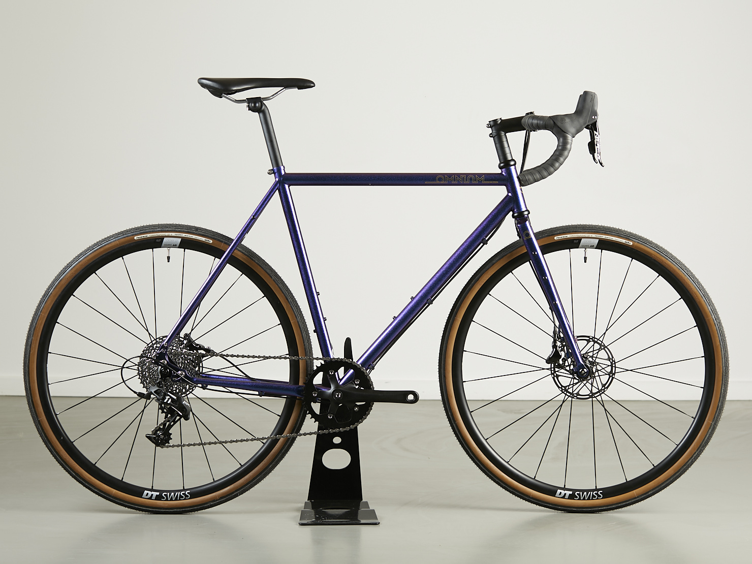 omnium-demo-cxc-v3-blurple-medium-v-lo-cargo-apex-1 image 1