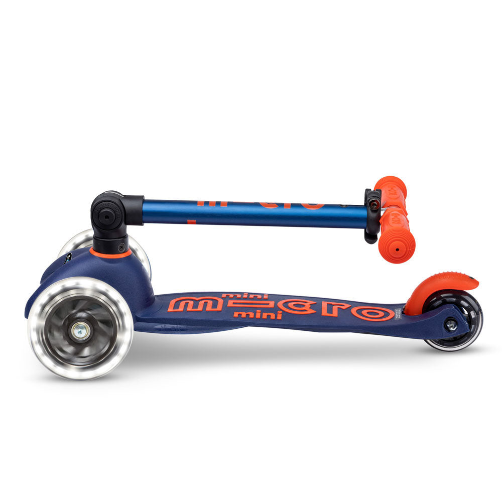mini-micro-deluxe-led-pliable-bleu-trottinette-enfant image 5