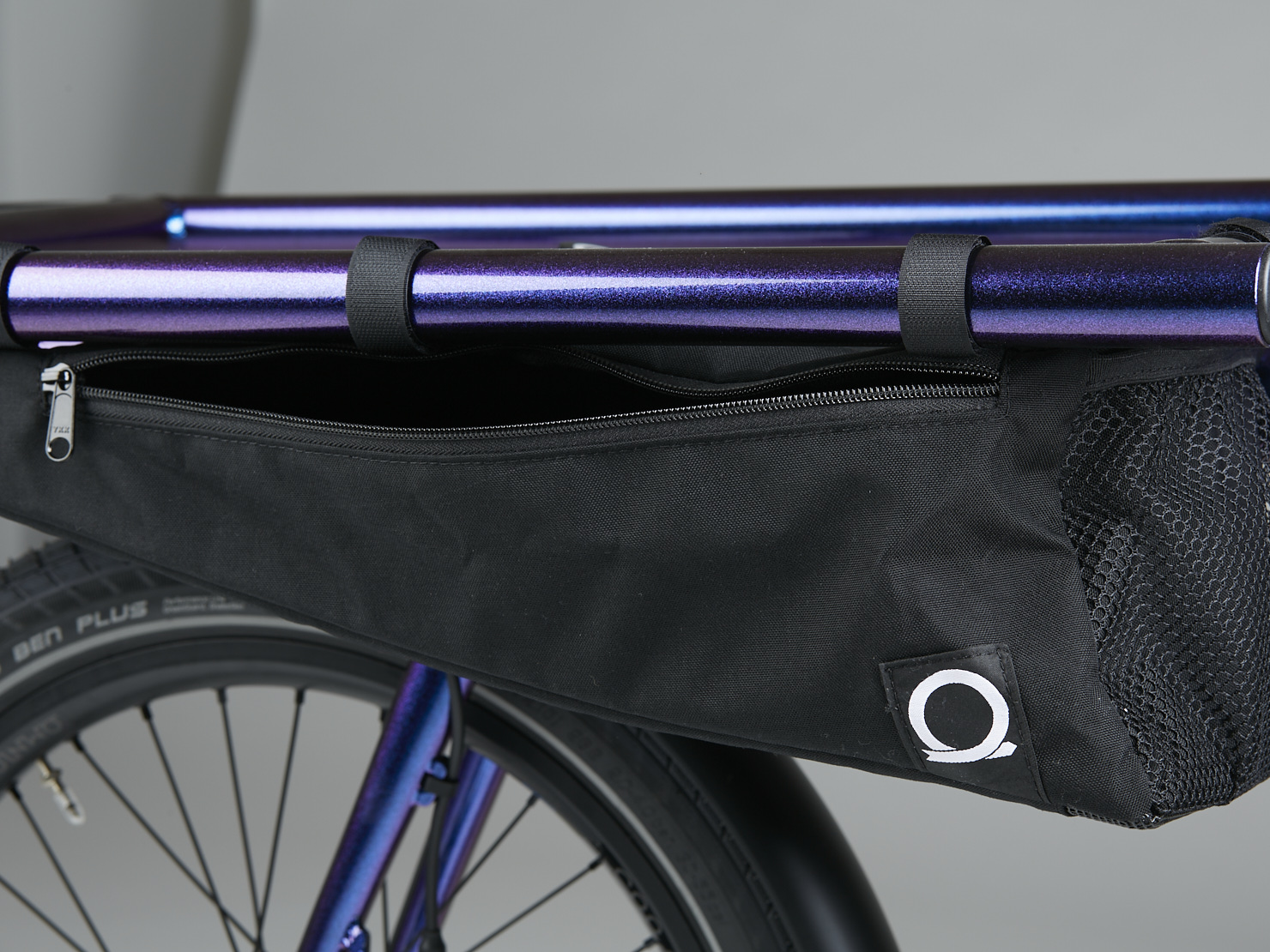 omnium-mini-max-wedgie-bag-v2-sac-de-cadre image 2