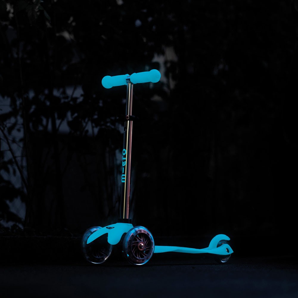 micro-mini-micro-deluxe-glow-led-glace-trottinette-3-roues-enfant-2-5-ans image 2