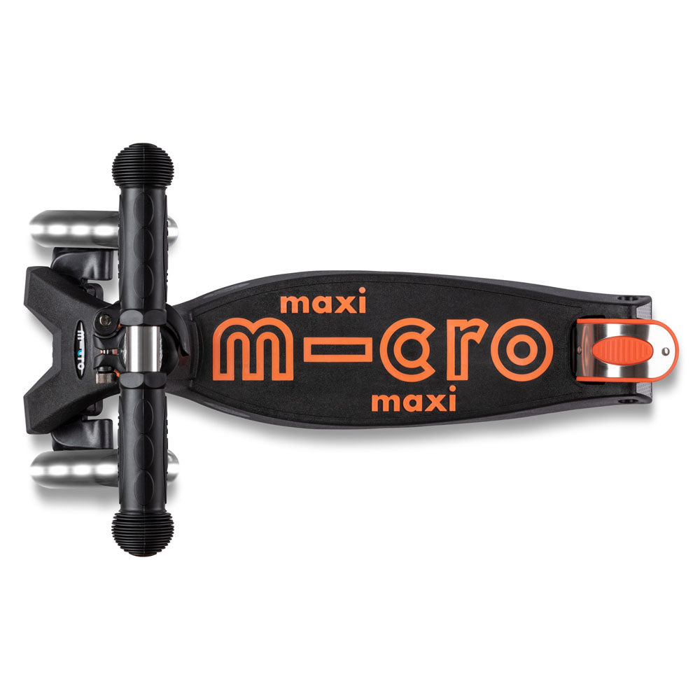 micro-maxi-deluxe-led-trottinette-3-roues-noire-5-12-ans image 3