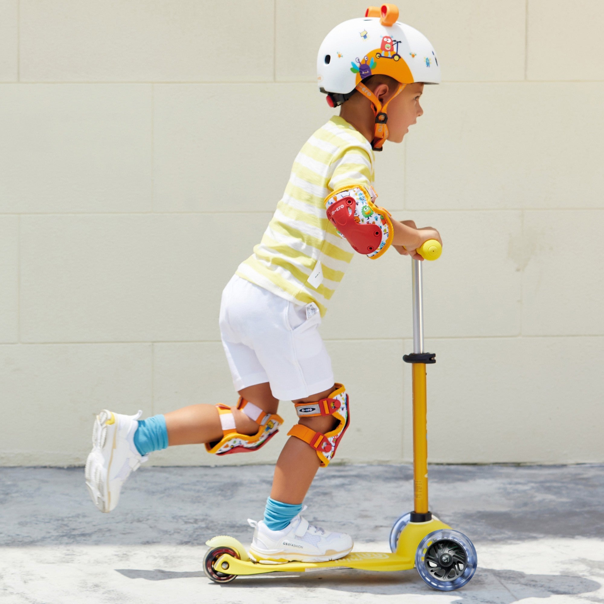 casque-enfant-3d-micro-monstres-m-avec-lumi-re image 4