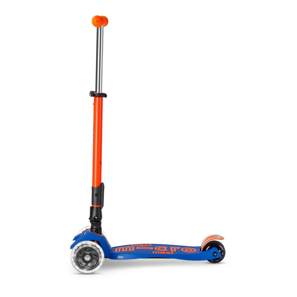 micro-maxi-micro-deluxe-pliable-led-trottinette-3-roues-bleu-n-on image 4