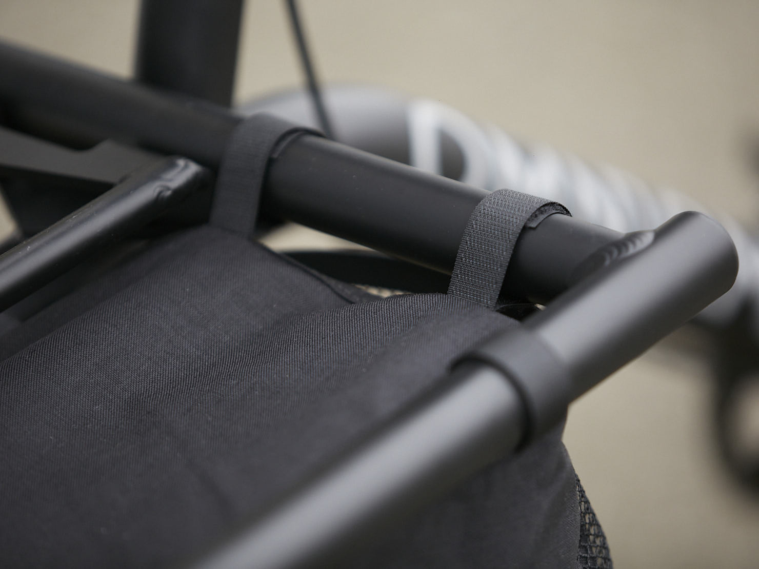 omnium-the-mini-max-wedgie-bag-sac-de-rack-lat-ral image 5