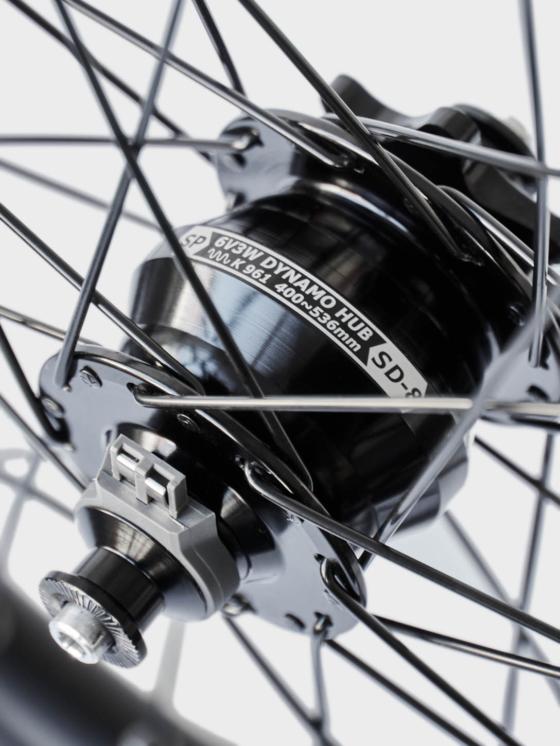omnium-classic-451-roue-avant-dynamo-qr image 4