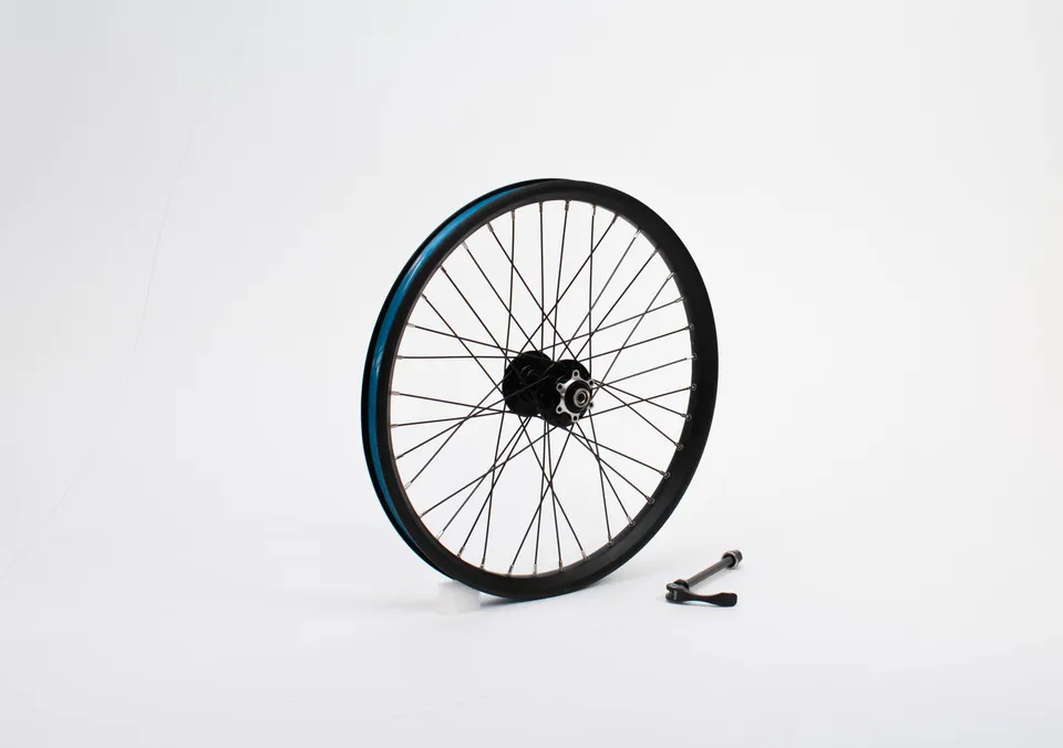 larry-vs-harry-roue-avant-fr32-novatec-36-rayons-noir image 1