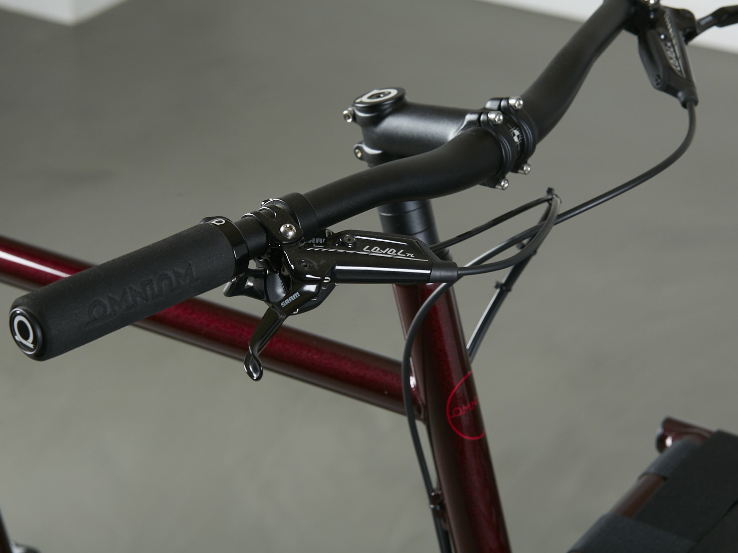 omnium-cargo-d-mo-diablo-red-xs-apex image 2