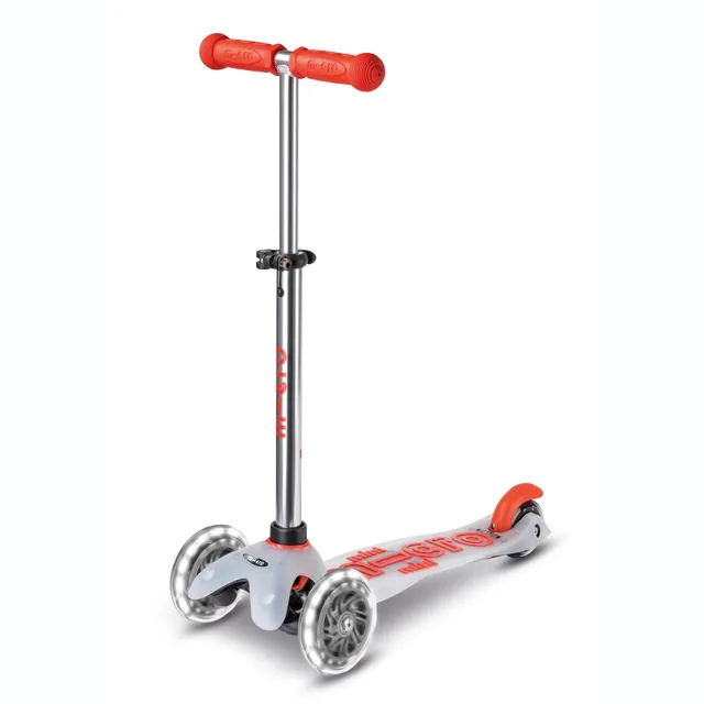 micro-mini-micro-deluxe-flux-led-trottinette-enfant-rouge image 1