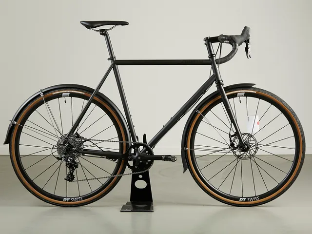 omnium-demo-cxc-v4-pirate-black-large-apex-1-v-lo-cargo image 1