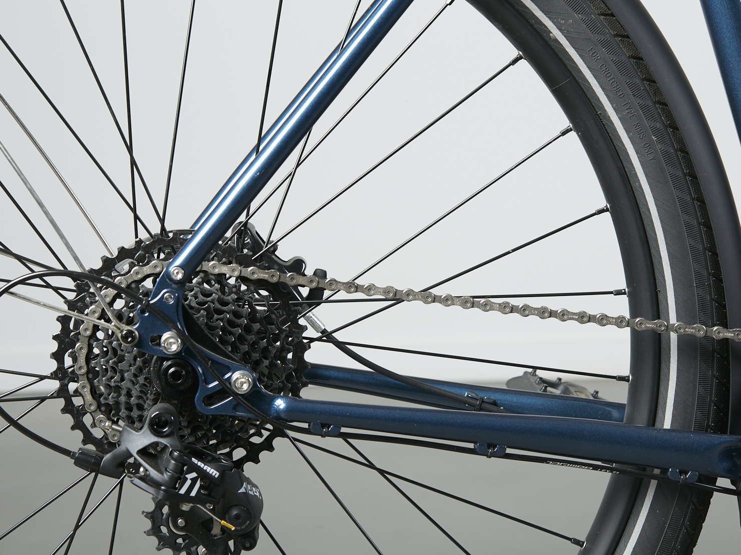 omnium-cargo-demo-large-apex-bleu-afternoon-v-lo-cargo image 2