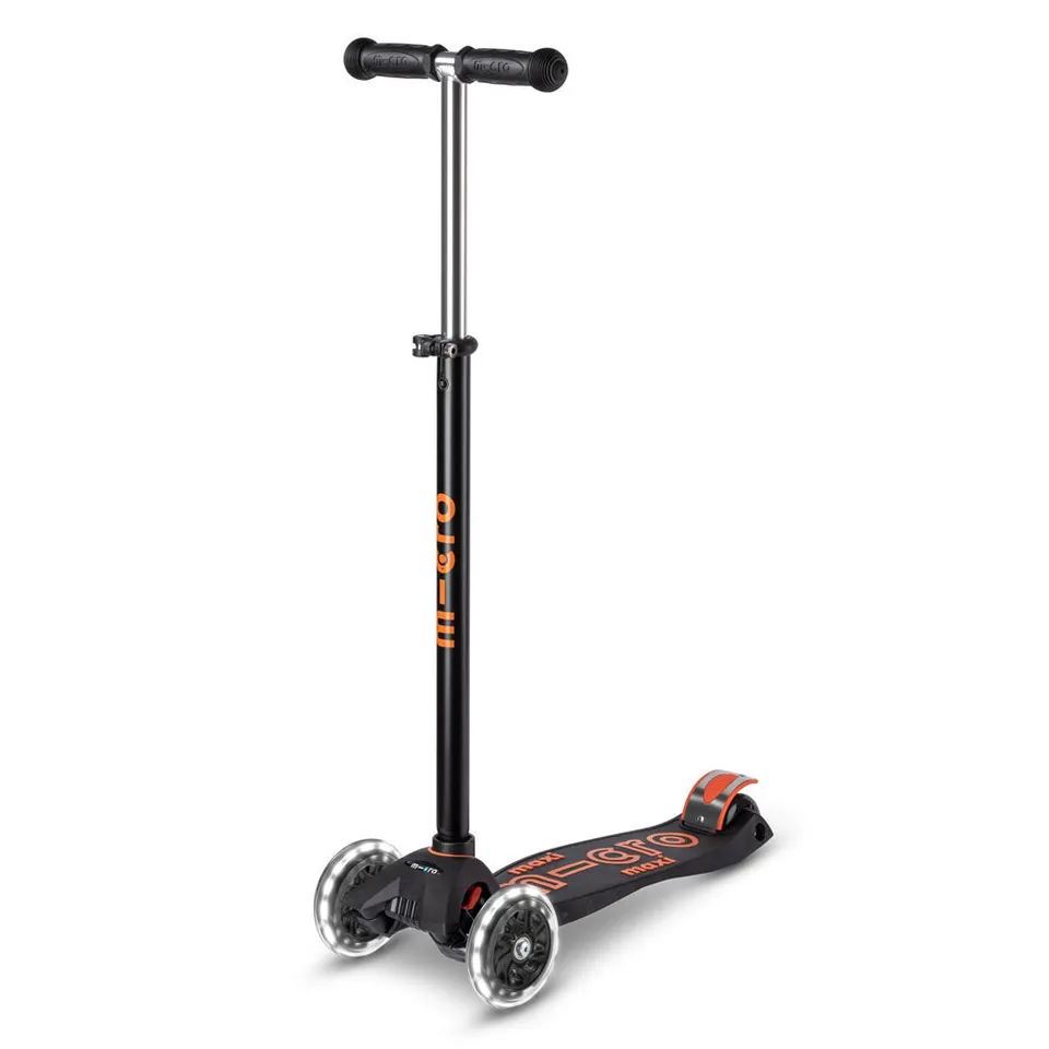 micro-maxi-deluxe-led-trottinette-3-roues-noire-5-12-ans image 1