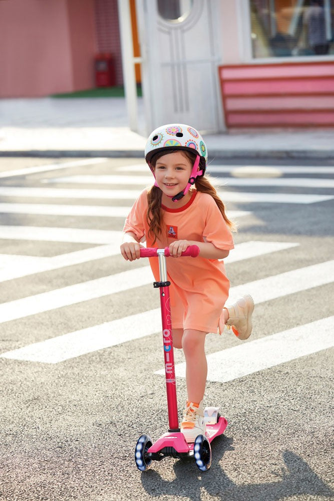 micro-maxi-micro-deluxe-led-trottinette-enfant-rose-5-12-ans image 5