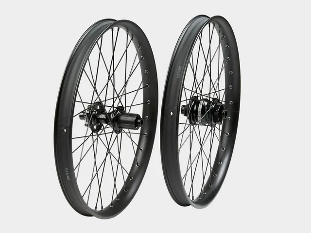omnium-nano-dynamo-wheel-set-paire-de-roues-dynamo-bike-builder image 1