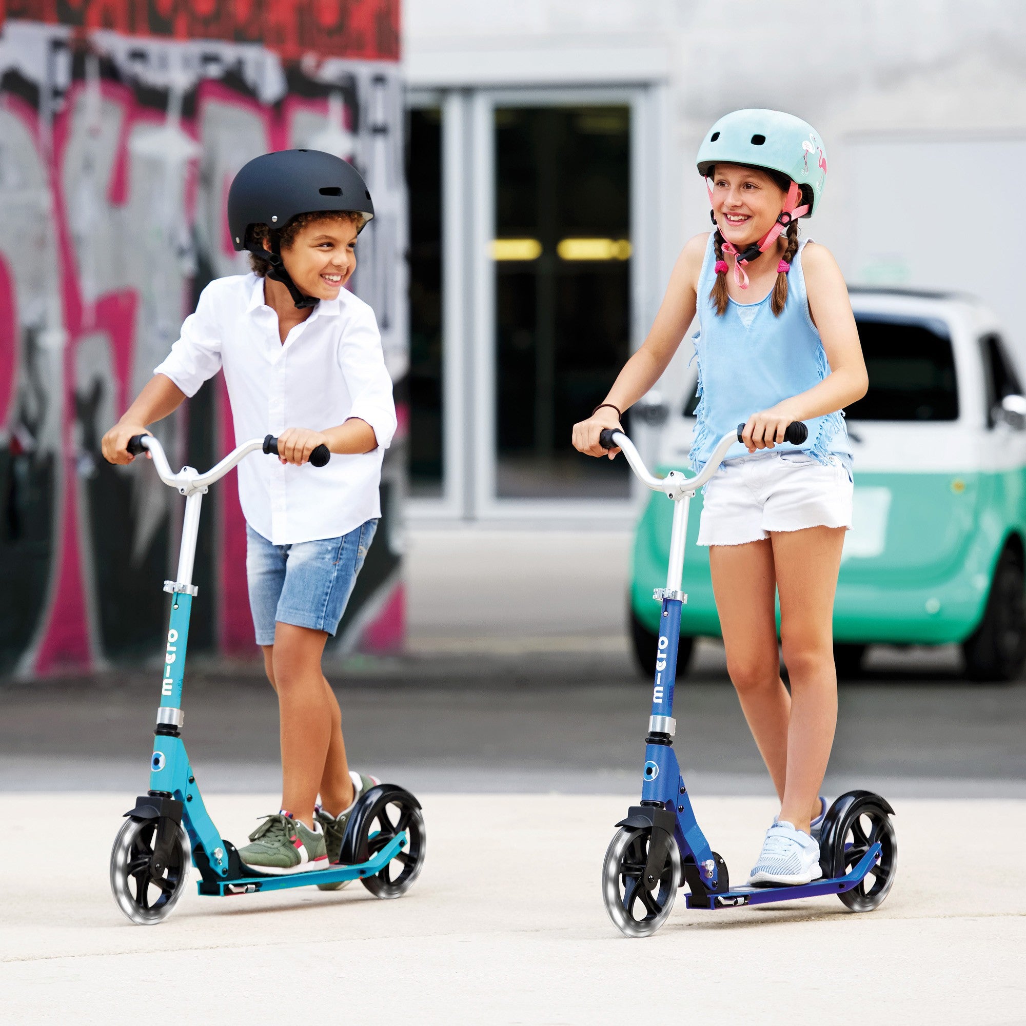 micro-cruiser-led-trottinette-2-roues-enfant-bleu image 5