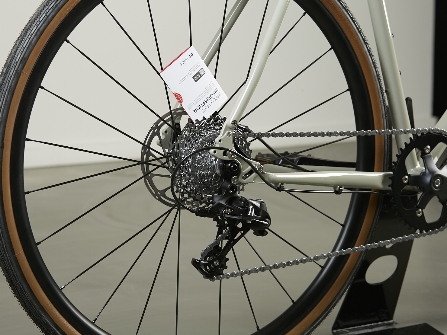 omnium-cxc-v3-v-lo-cargo-d-mo-apex-1-large-gris-glorius-grey image 4
