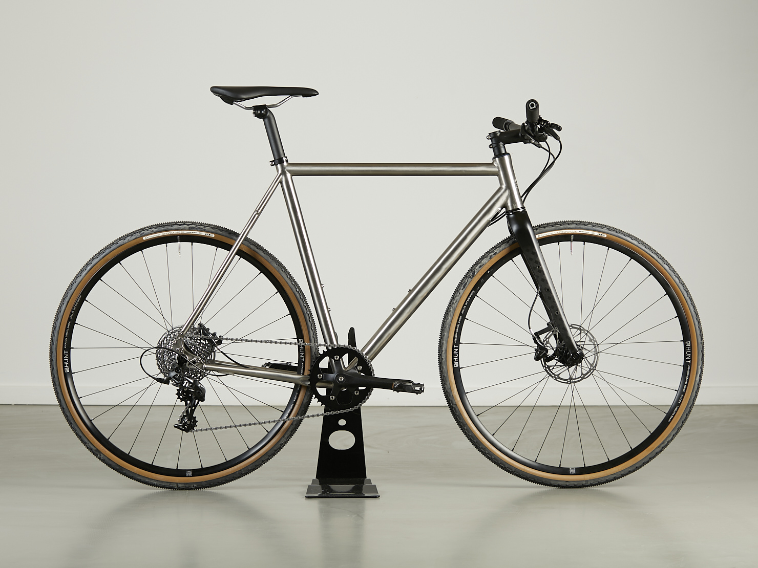 omnium-demo-titanium-cxc-v3ir-large-apex-1-v-lo-expo image 1