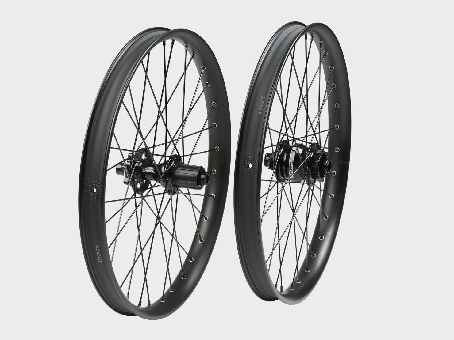 omnium-nano-dynamo-wheel-set-paire-de-roues-dynamo-bike-builder image 1