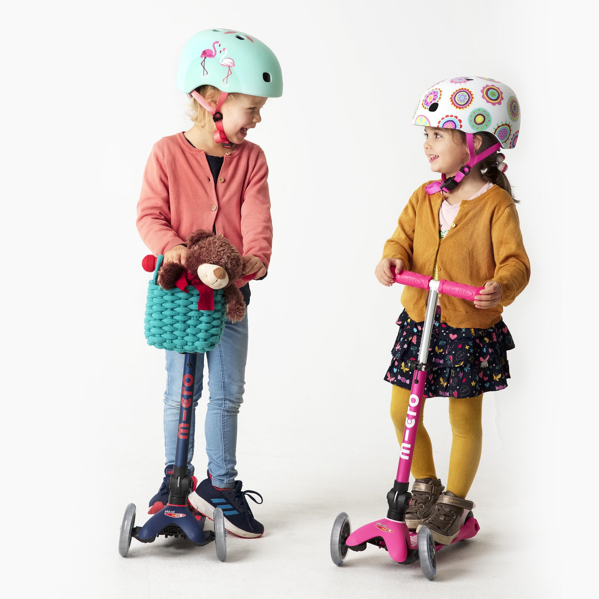 micro-mini-micro-deluxe-trottinette-3-roues-enfant-rose-pliable image 5