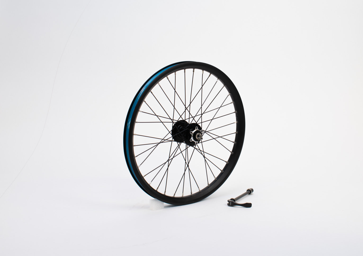 larry-vs-harry-roue-avant-fr32-novatec-36-rayons-noir image 1