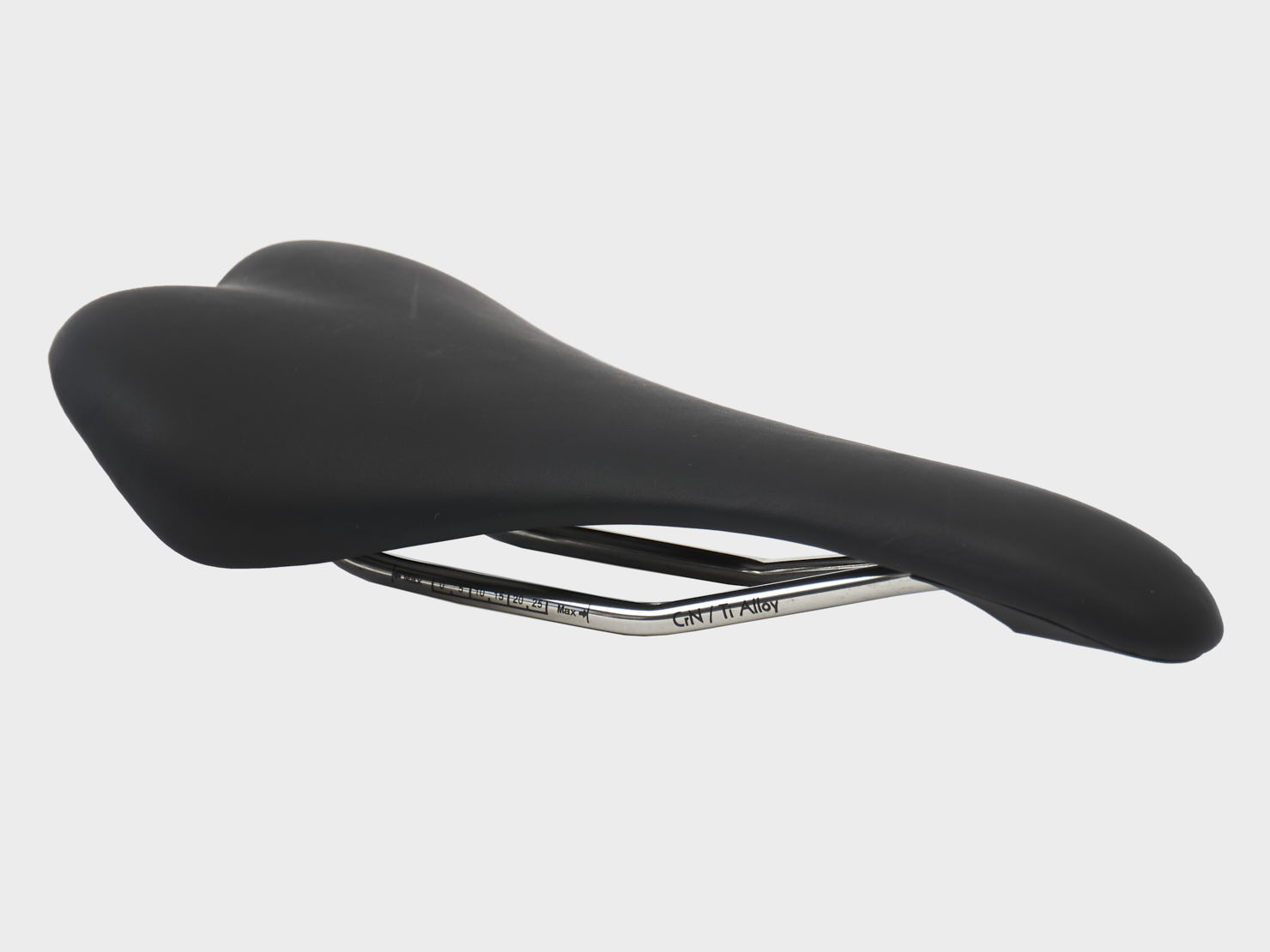 omnium-titanium-leather-saddle-selle-cuir-130x275mm image 1