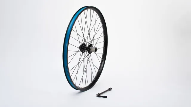 larry-vs-harry-bullitt-roue-arri-re-fr32-novatec-9-10-11v-135mm-noire image 1
