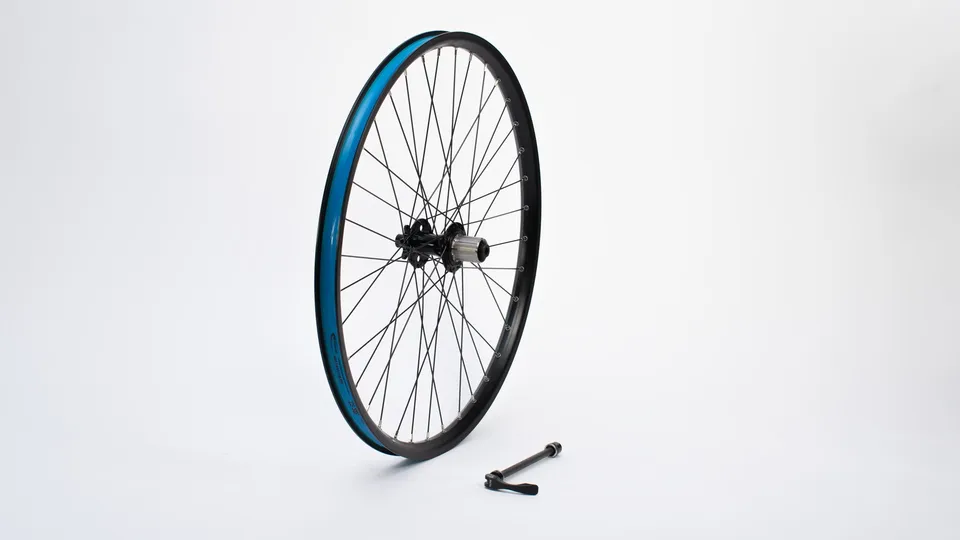 larry-vs-harry-bullitt-roue-arri-re-fr32-novatec-9-10-11v-135mm-noire image 1