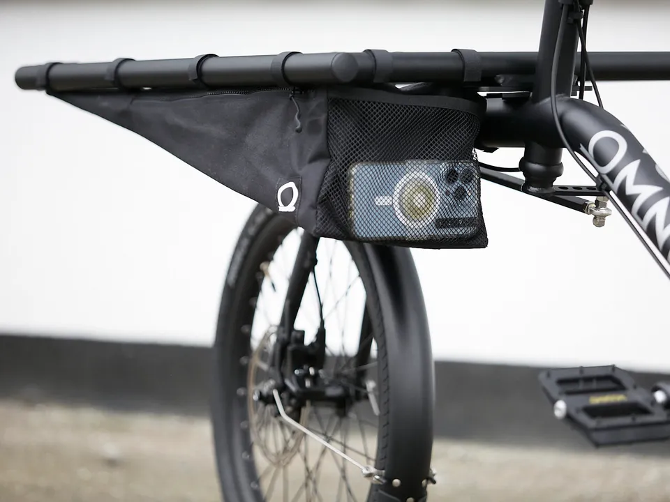 omnium-the-mini-max-wedgie-bag-sac-de-rack-lat-ral image 1