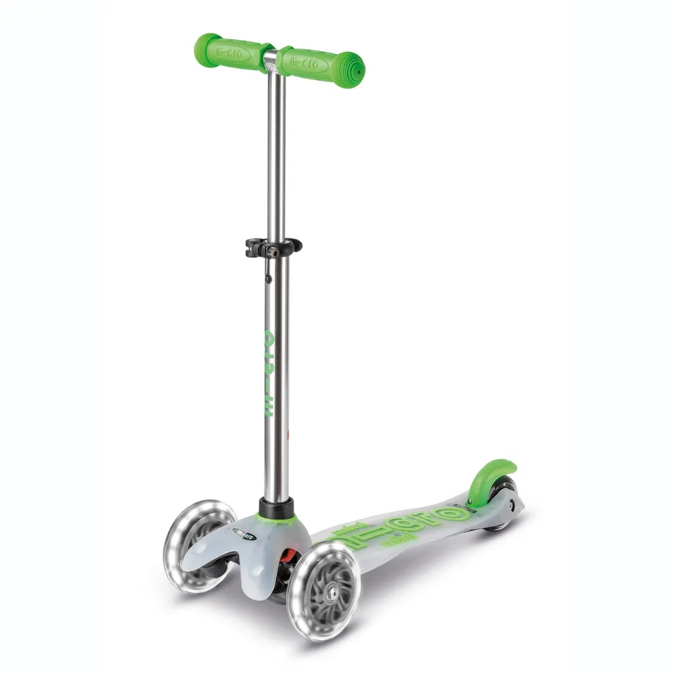 micro-mini-micro-deluxe-flux-led-vert-n-on-trottinette-3-roues image 1