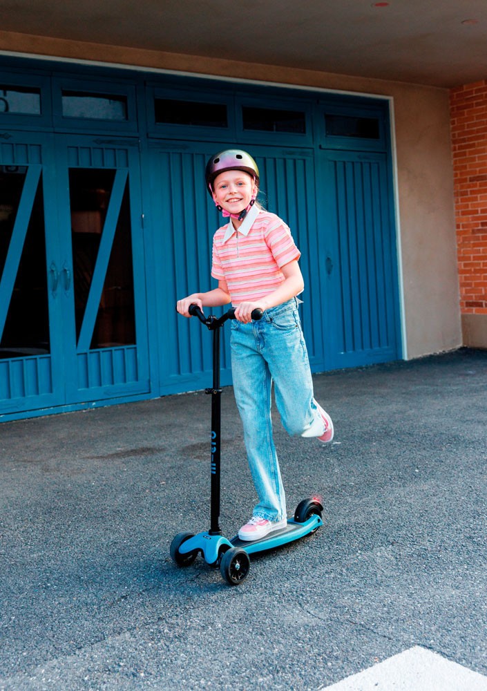 micro-kickboard-reloaded-trottinette-3-roues-adulte-et-ado-bleue image 5