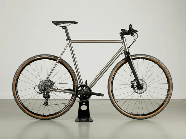 omnium-demo-titanium-cxc-v3ir-large-apex-1-v-lo-expo image 1