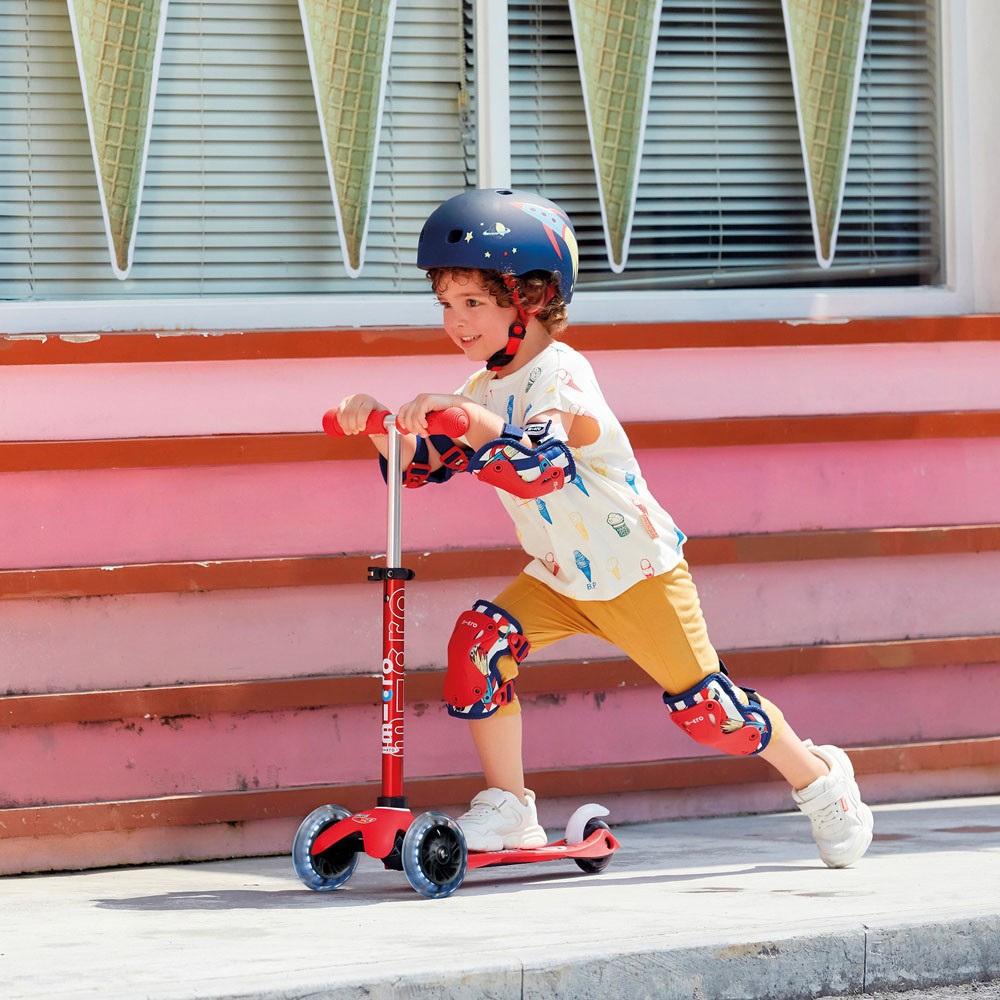 mini-micro-deluxe-led-rouge-trottinette-3-roues-2-5-ans image 5